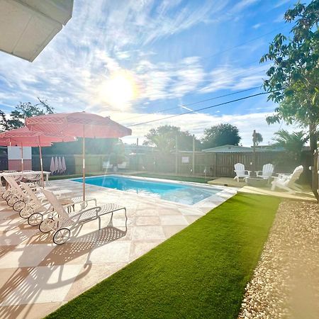 Luxury Villa 3 Blocks From The Beach With A Pool, Fire Pit And Outdoor Oasis Cape Canaveral Exterior photo