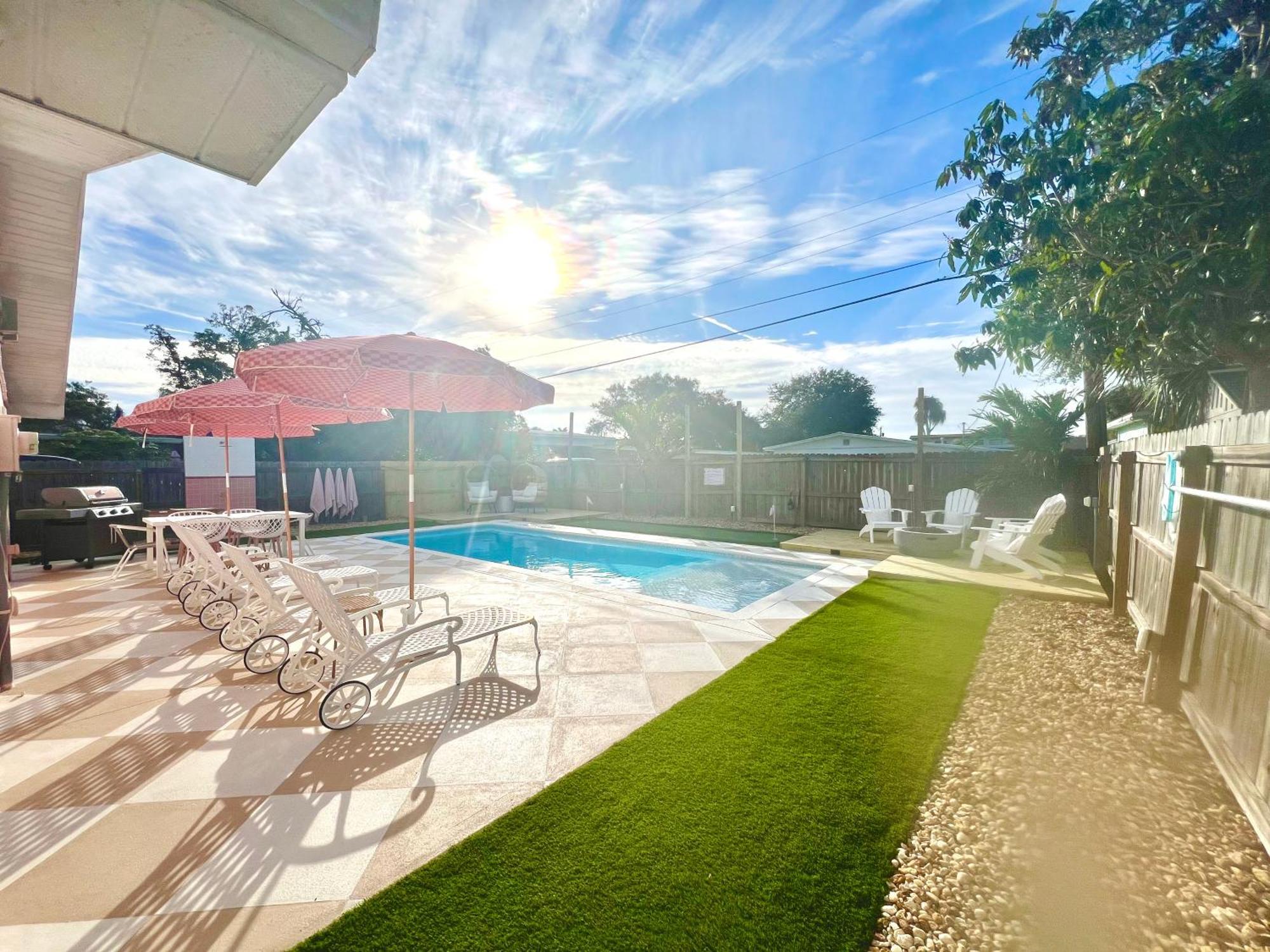 Luxury Villa 3 Blocks From The Beach With A Pool, Fire Pit And Outdoor Oasis Cape Canaveral Exterior photo